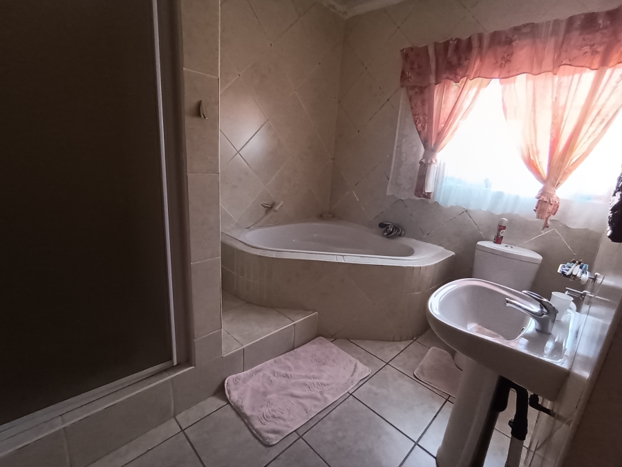 3 Bedroom Property for Sale in Mandela View Free State